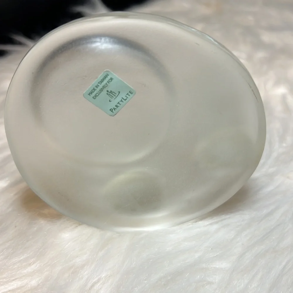 PartyLite Frosted Glass Polar Bears Candle Holder - Picture 6 of 9